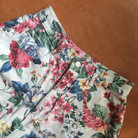 Mervyn's Pants - 90’s Partners Mervyn's High Waisted Floral Shorts